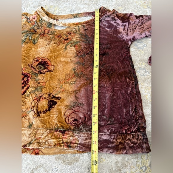 Chaser Keyhole Crushed Velvet Blouse - Picture 12 of 12